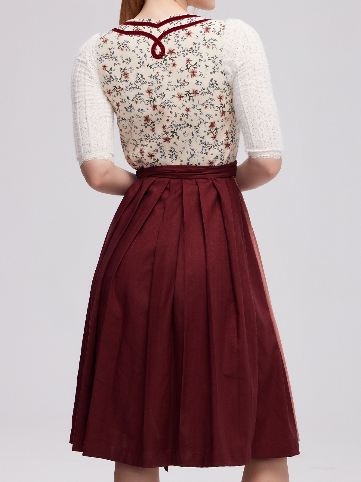 Dirndl in Rot – ein zeitloser Klassiker