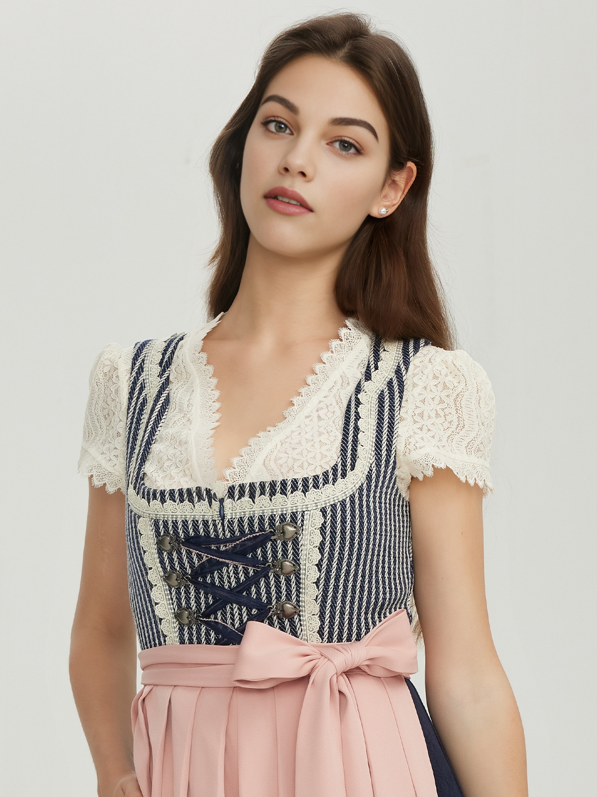 Modernes Dirndl in Blau