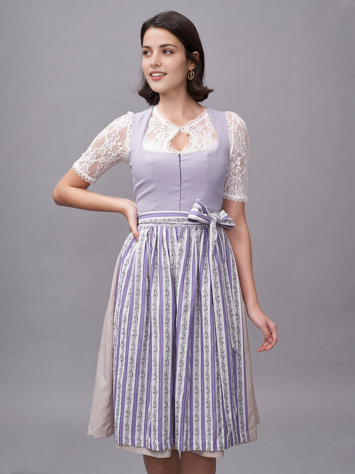 Schwarzes Samt-Dirndl mit eleganter Schürze