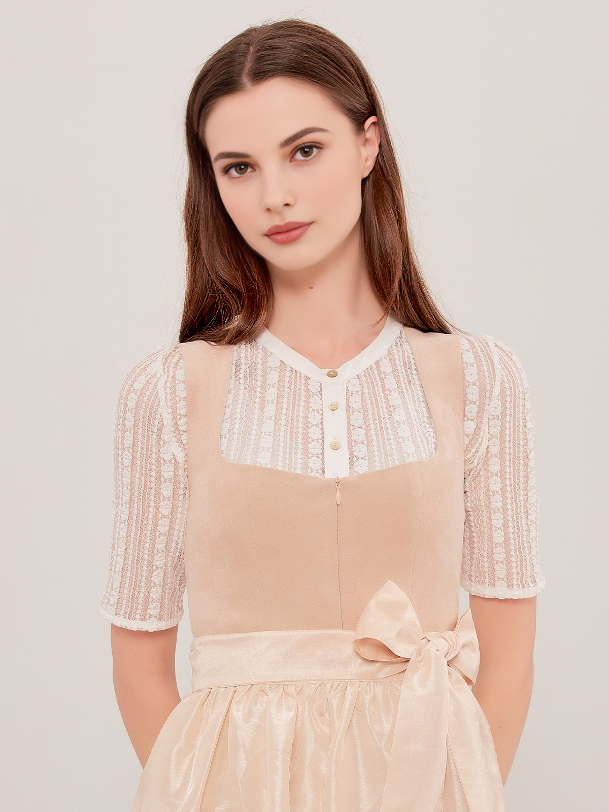 Dirndl ohne Bluse mit Ärmel – stilvoll und bequem