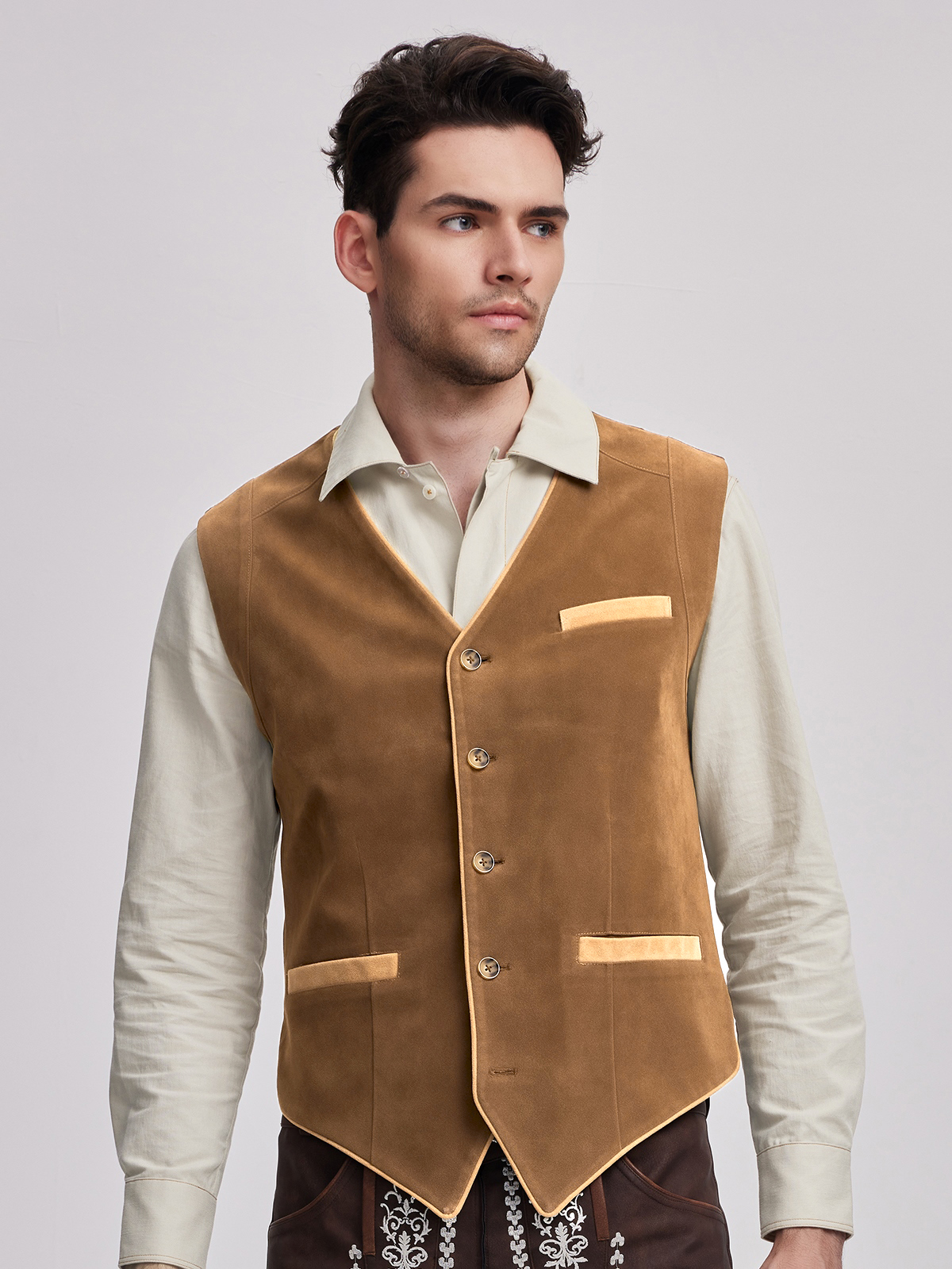 Traditionelles gelbes Dirndl mit perfekter Passform