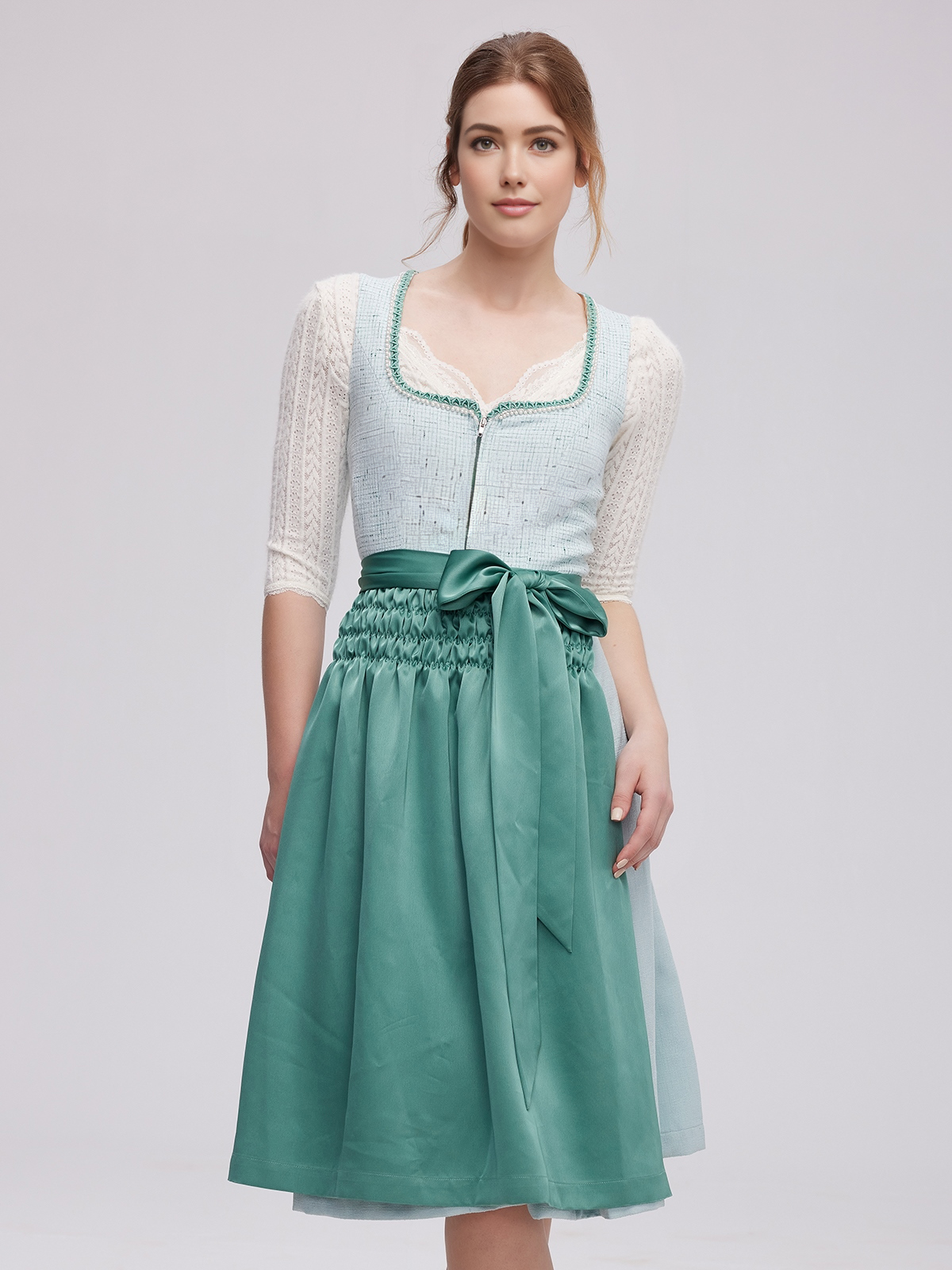 Dirndl grau blau mit floraler Schürze
