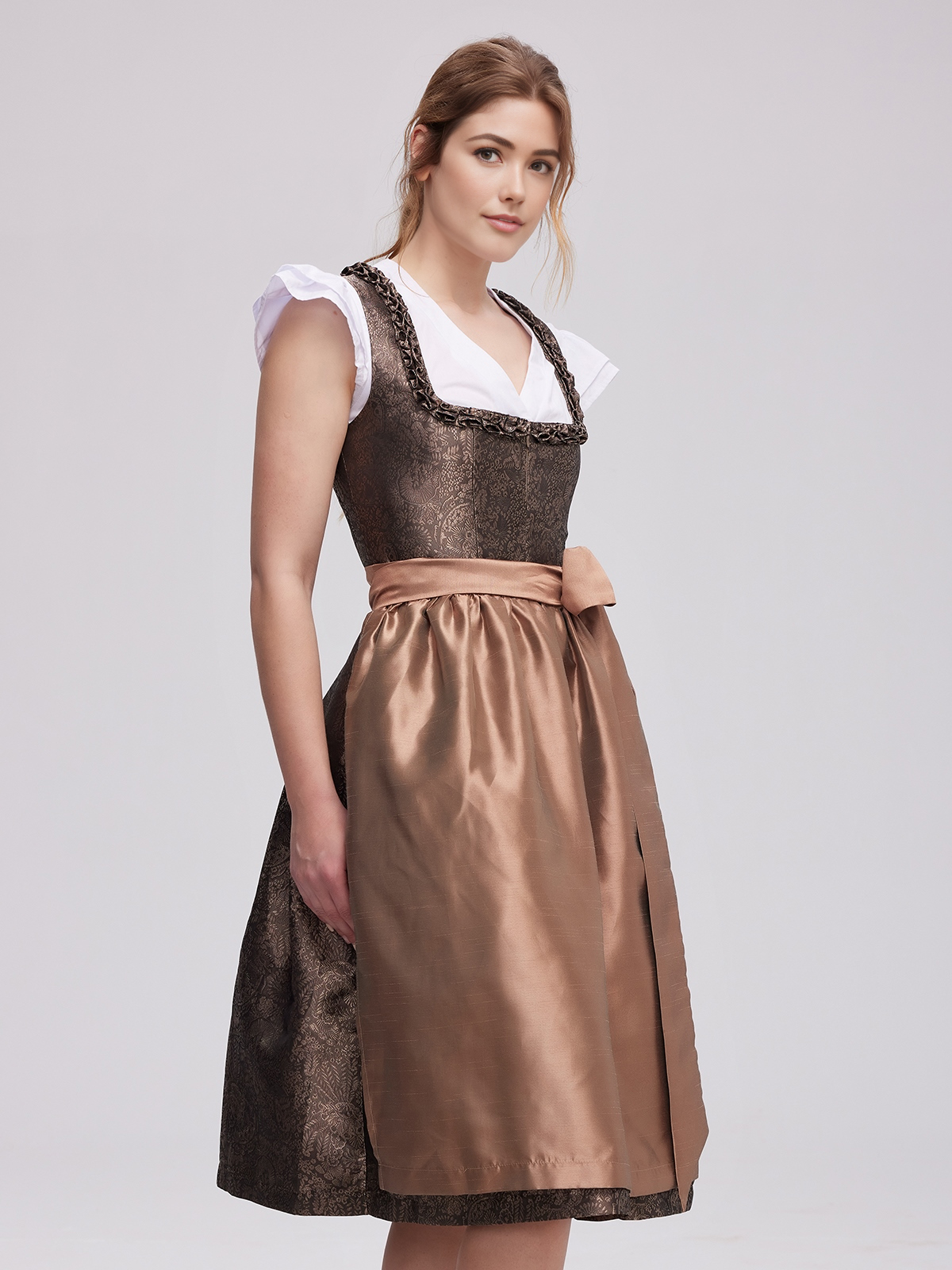 Dirndl zum Knöpfen in Braun