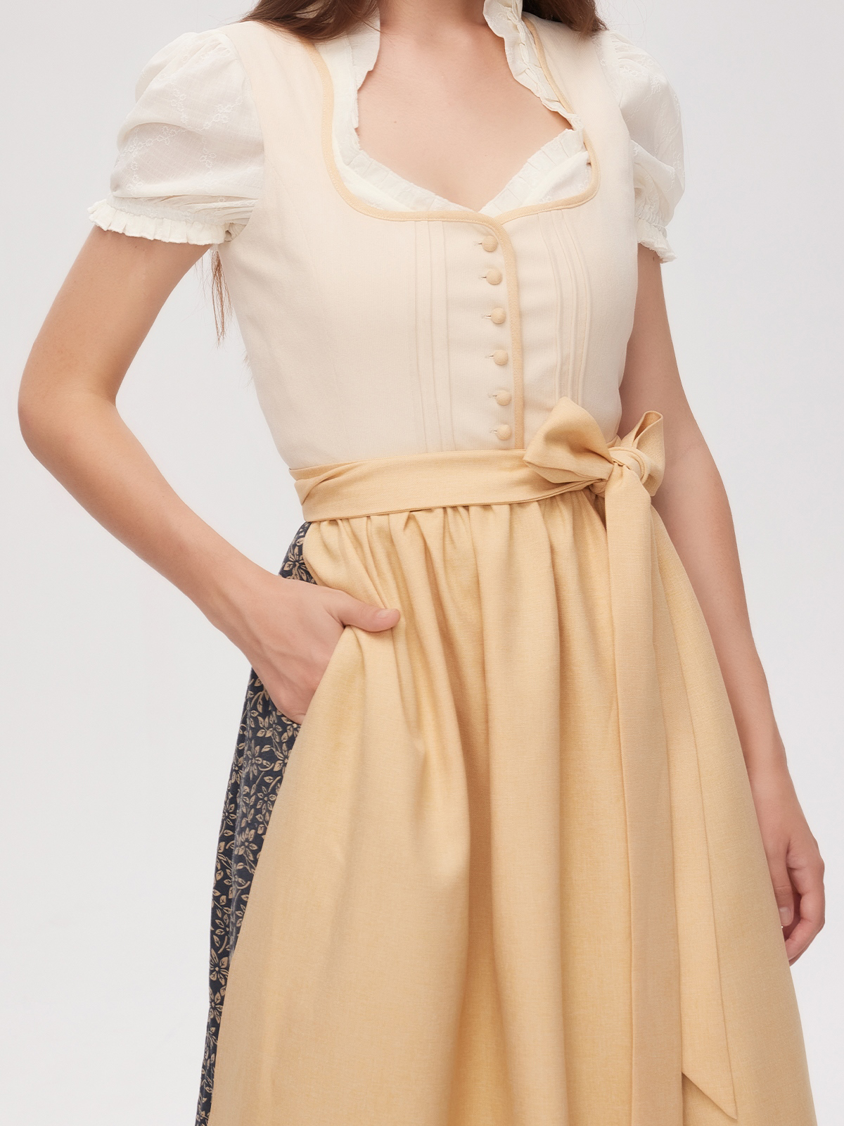 Modernes Jeinn Dirndl in Gelb