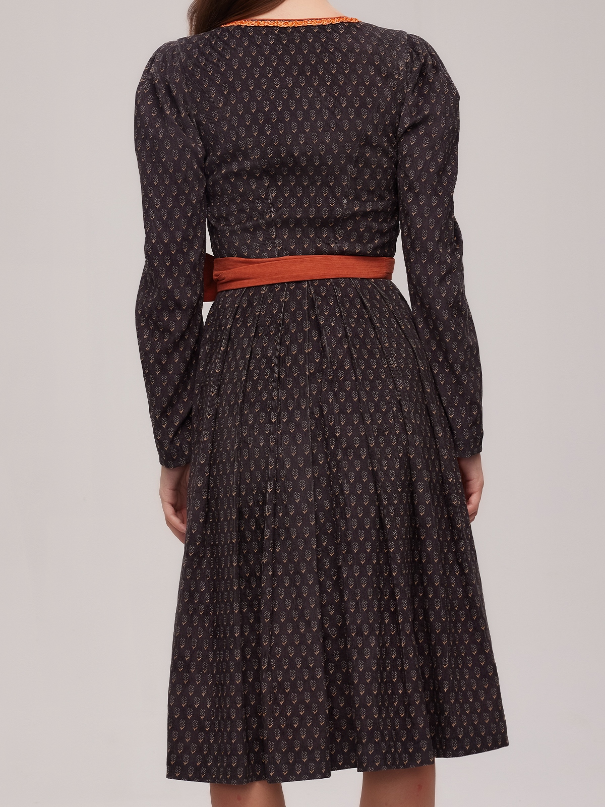Modernes Dirndl in Schwarz