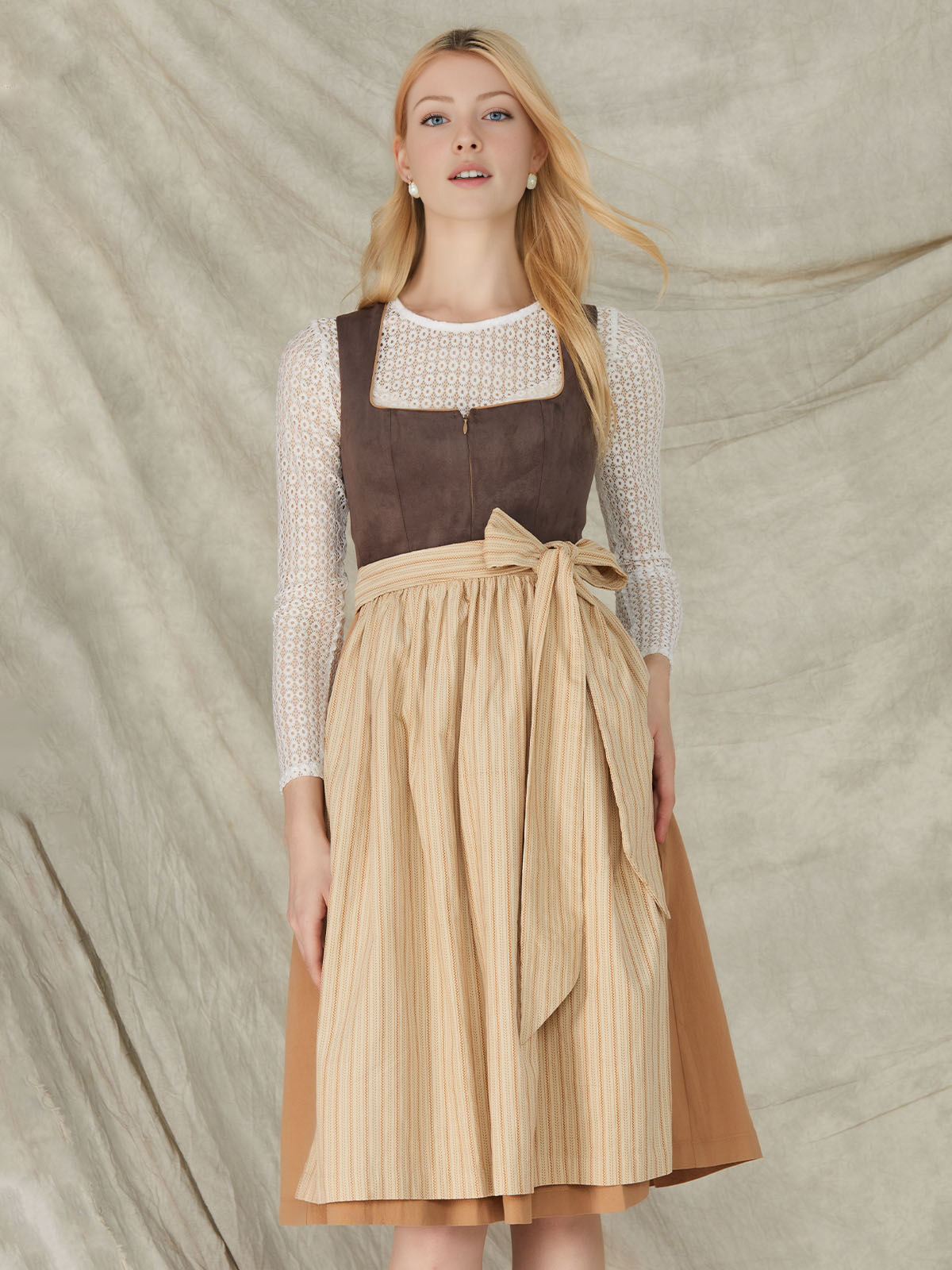 Dirndl Grau Blau – zeitlos und modern