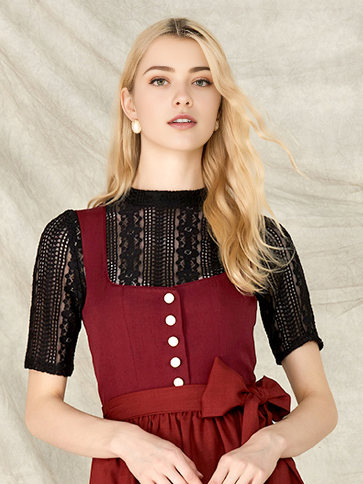 Modernes Dirndl in Rot mit floralen Details