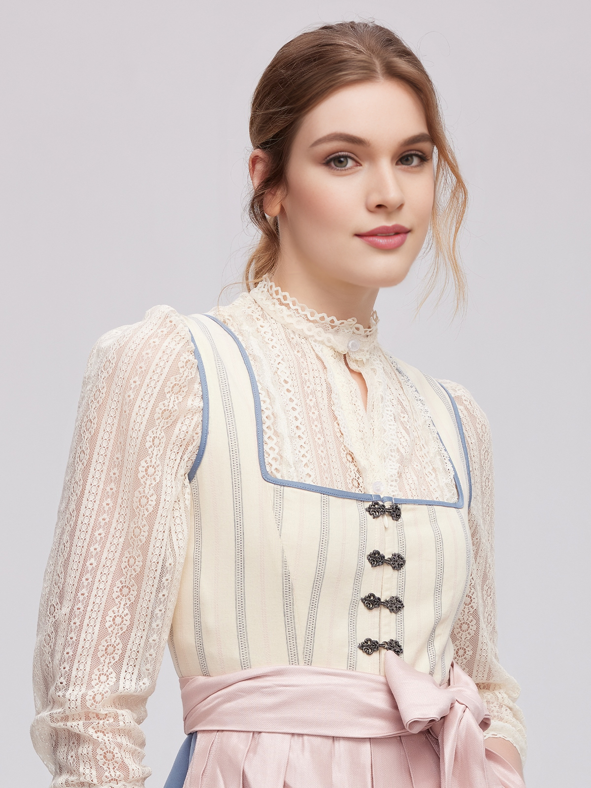 Modernes Dirndl in Beige mit raffiniertem Schnitt