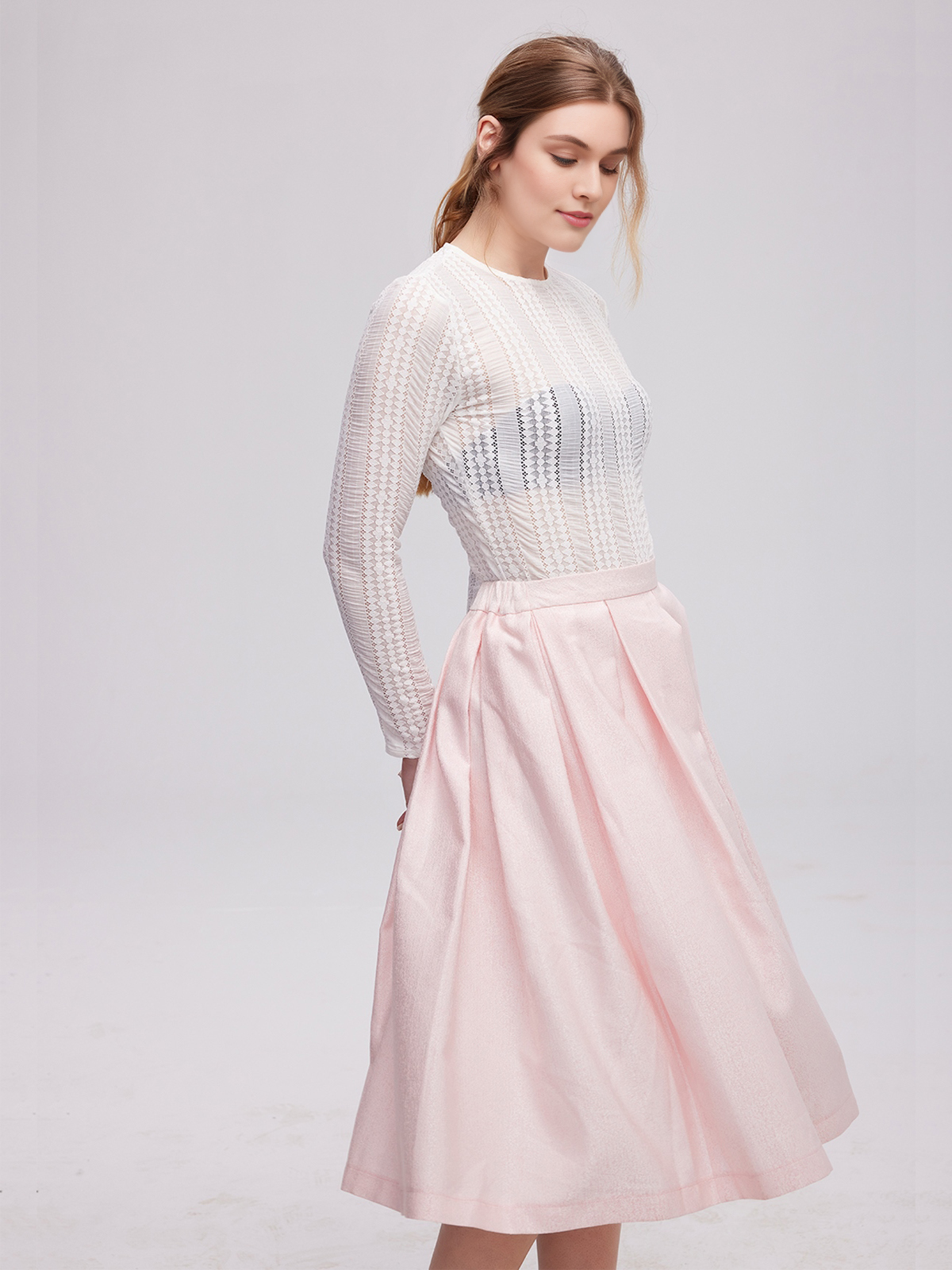 Dirndlbluse in dunkelgrün – elegant und modern