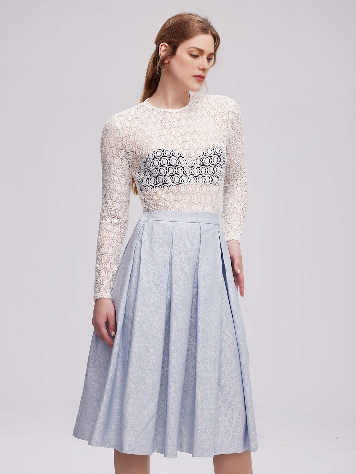 Moderne Dirndlbluse hochgeschlossen langarm