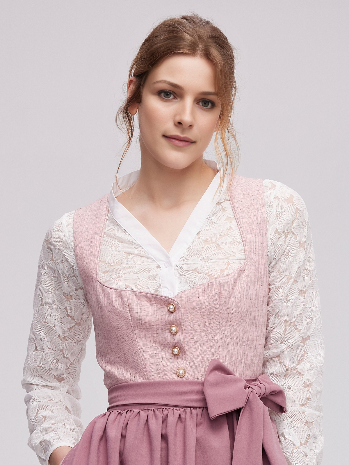 Dirndl in Rosa mit modernem Schnitt