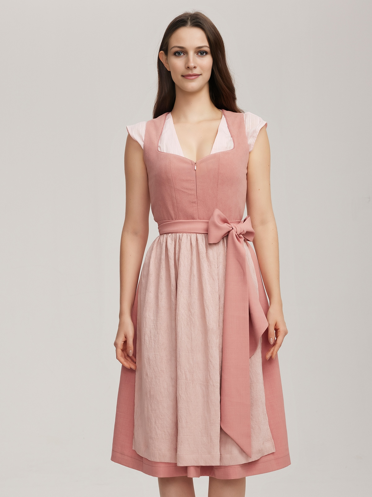 Rot-schwarzes Dirndl mit traditioneller Schürze