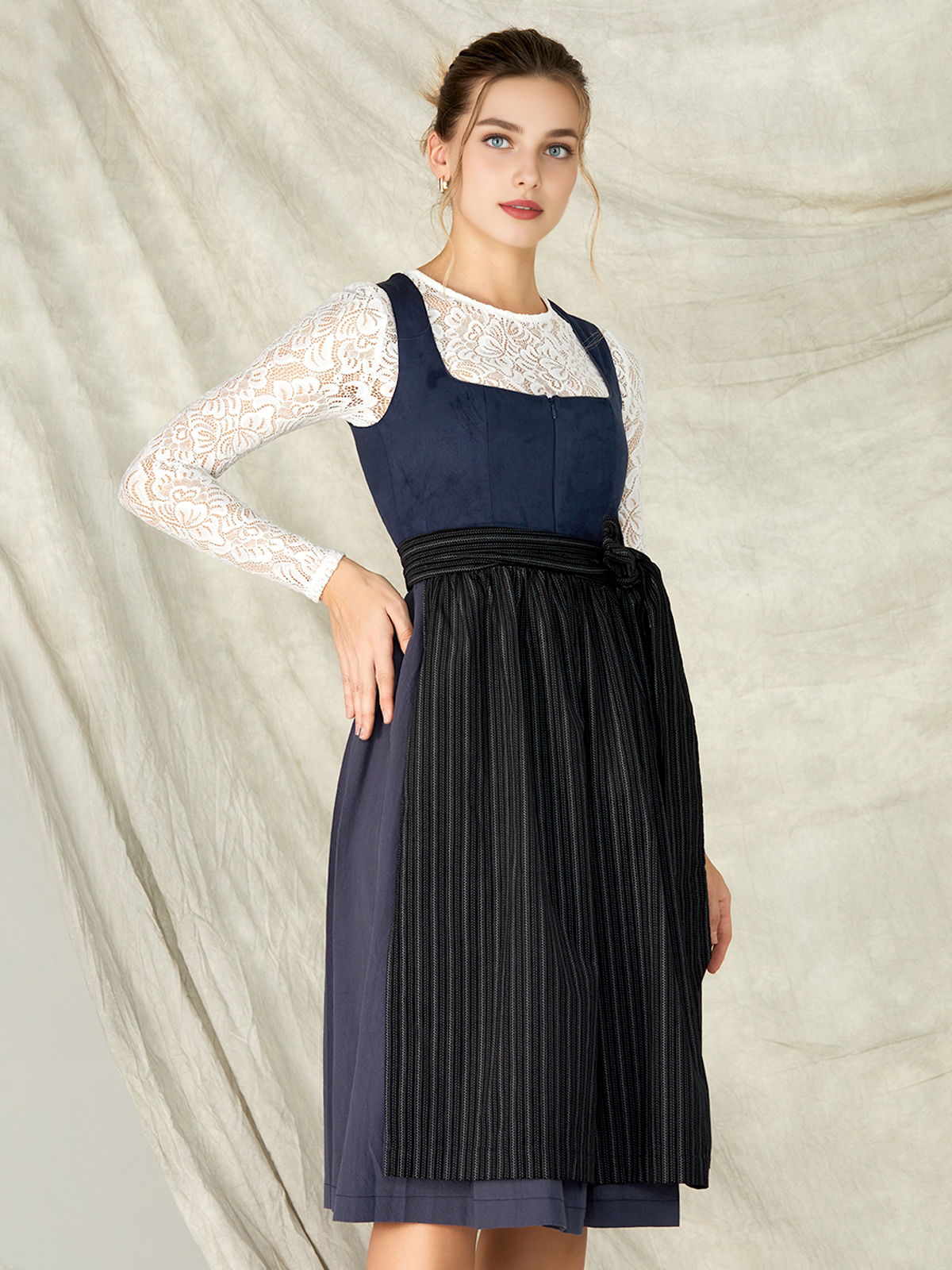 Dirndl in Grün und Schwarz