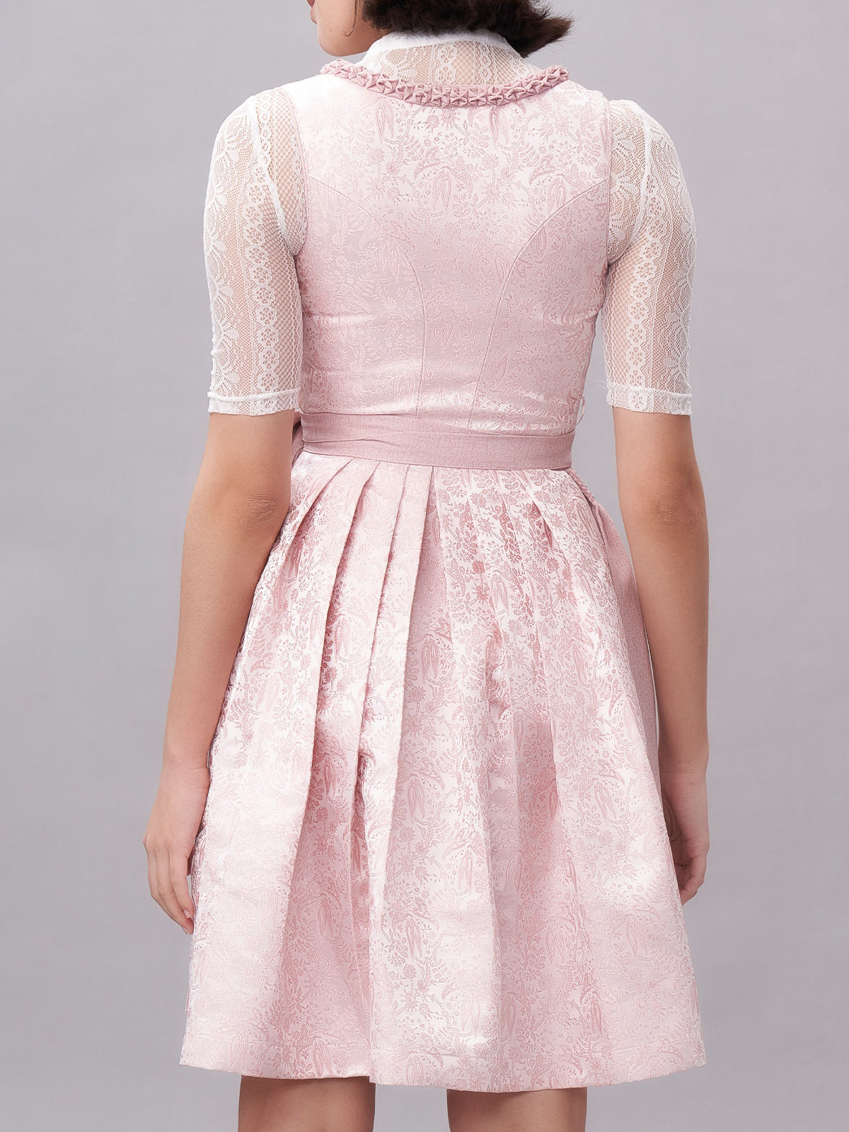 Pinkes Dirndl mit modernem Schnitt