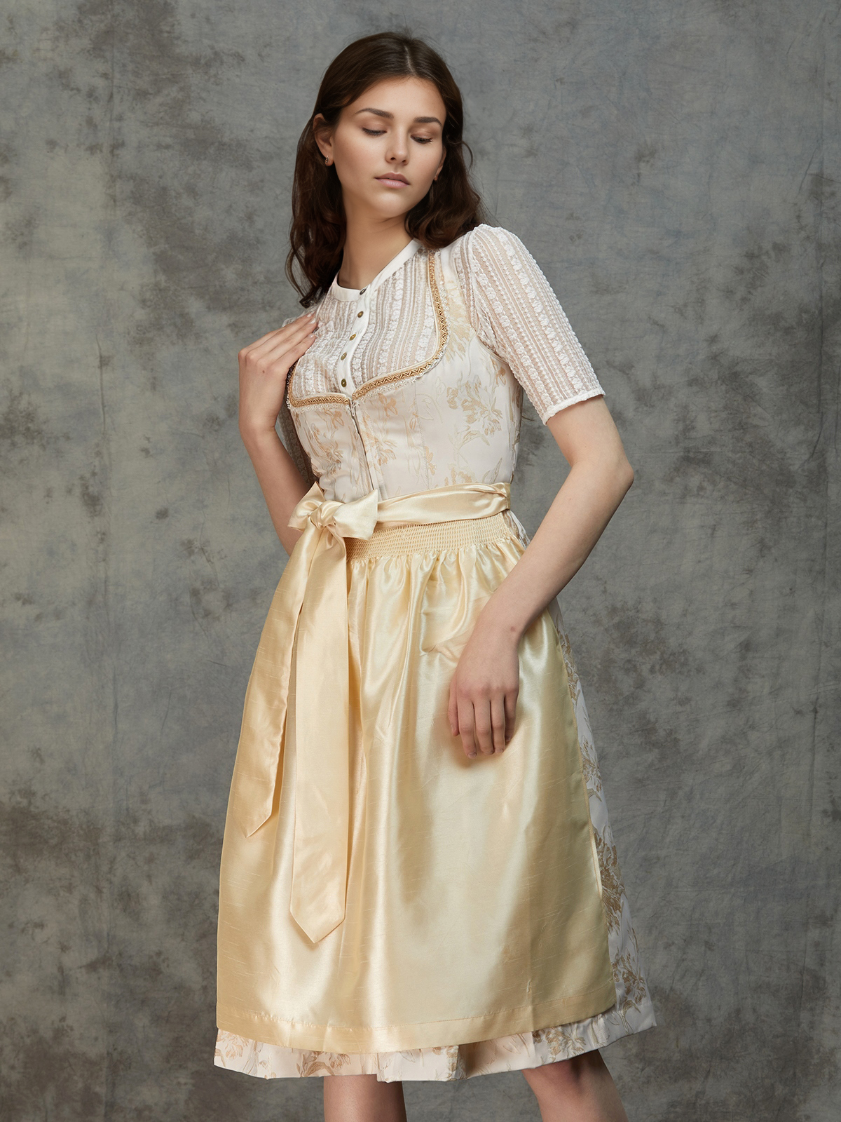Dirndl in Gelb – ein Blickfang auf jedem Fest