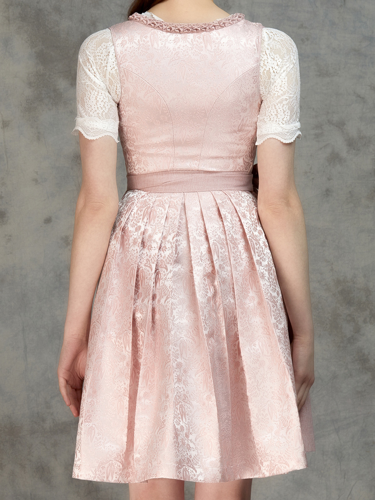 Ehreer Dirndl in Rosa – Eleganz und Tradition vereint