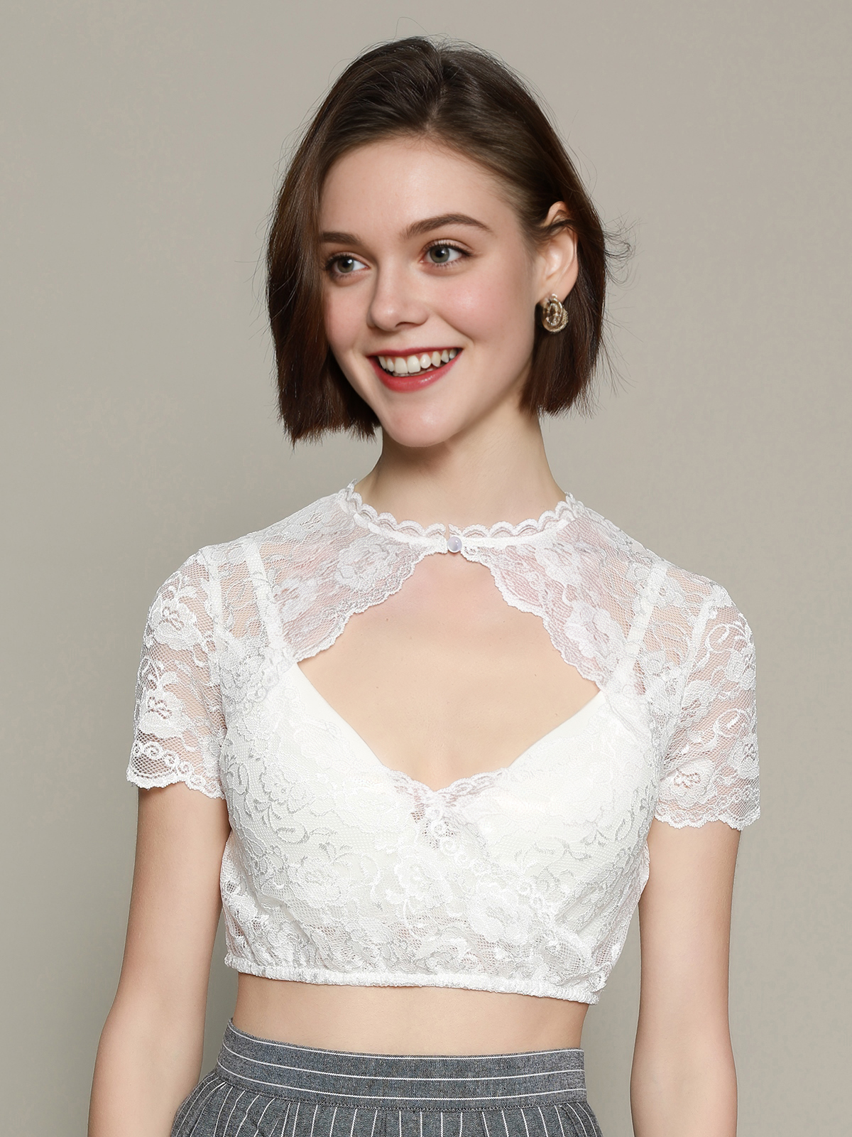 Dirndlbluse in Weiß – perfekt für Sommerfeste