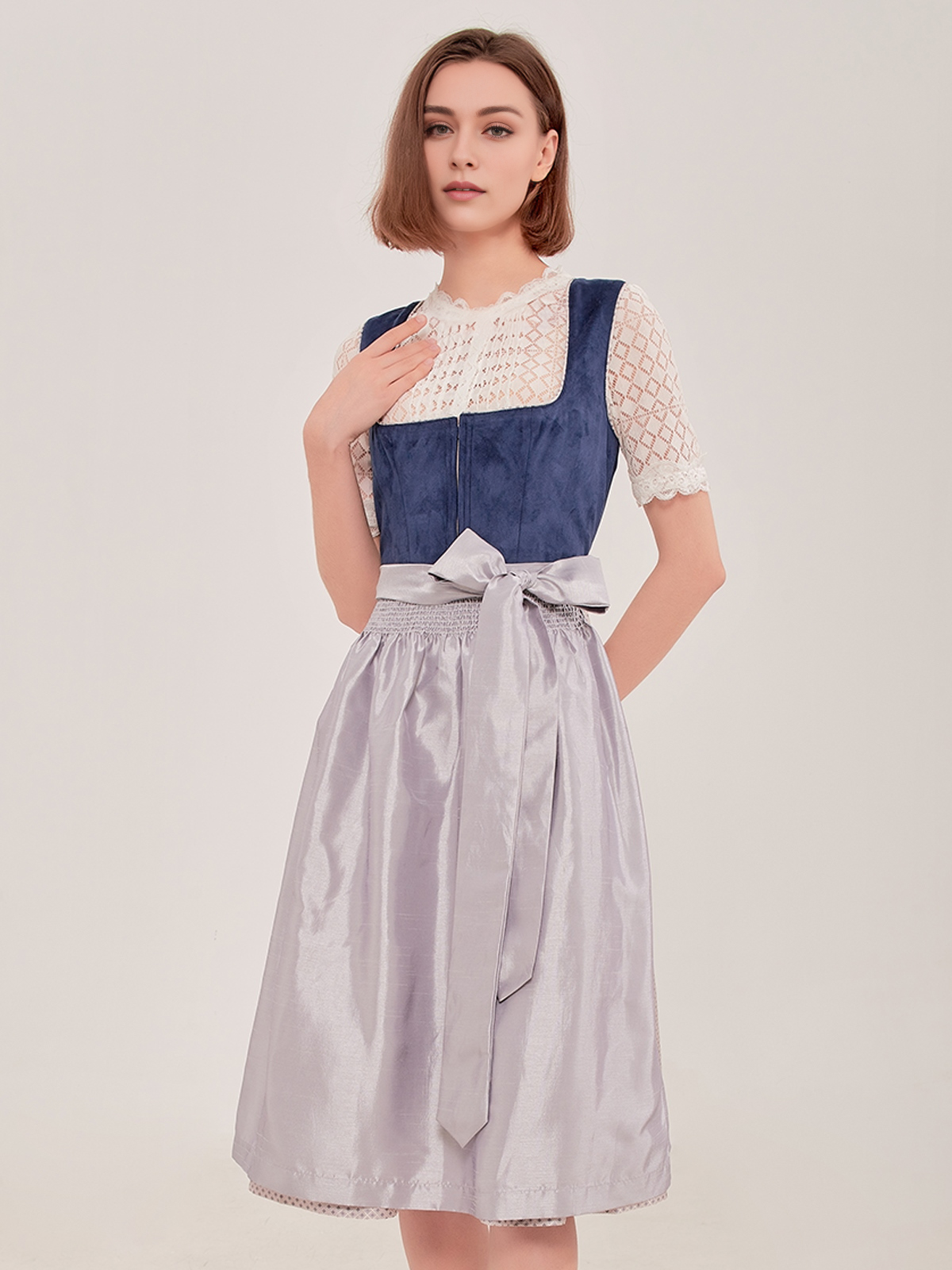 Dirndl in Rot Samt