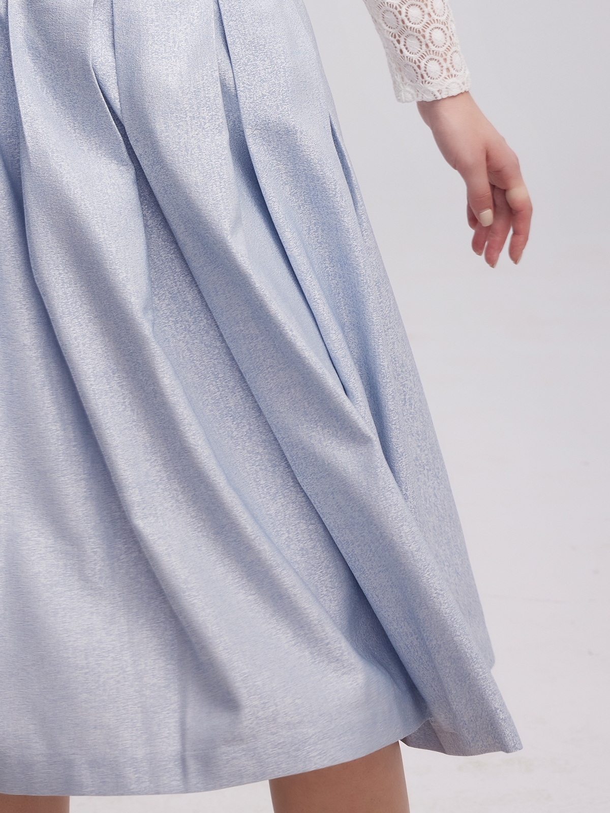 V-Ausschnitt Dirndlbluse in Blau