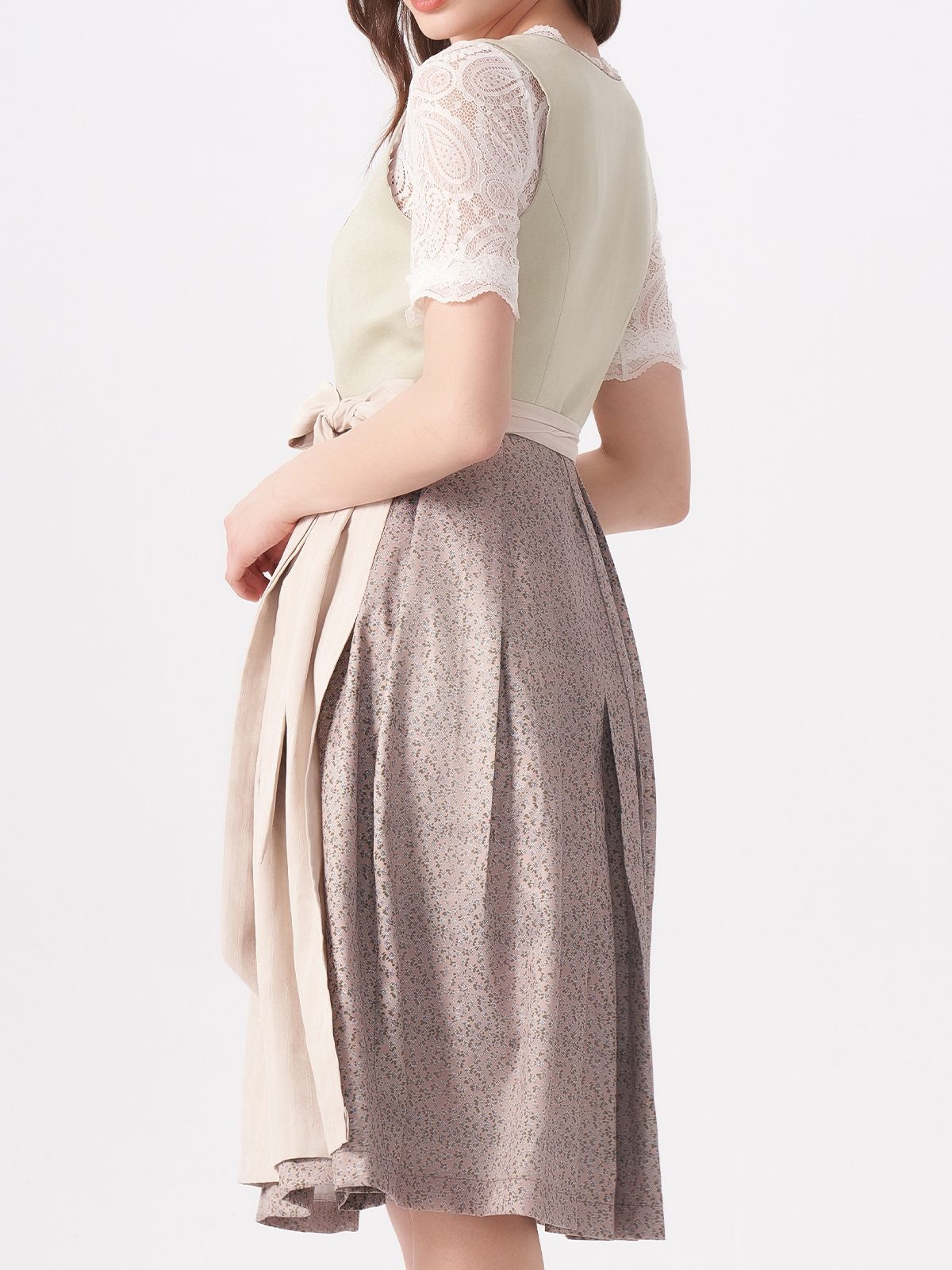 Dirndl in Braun und Beige