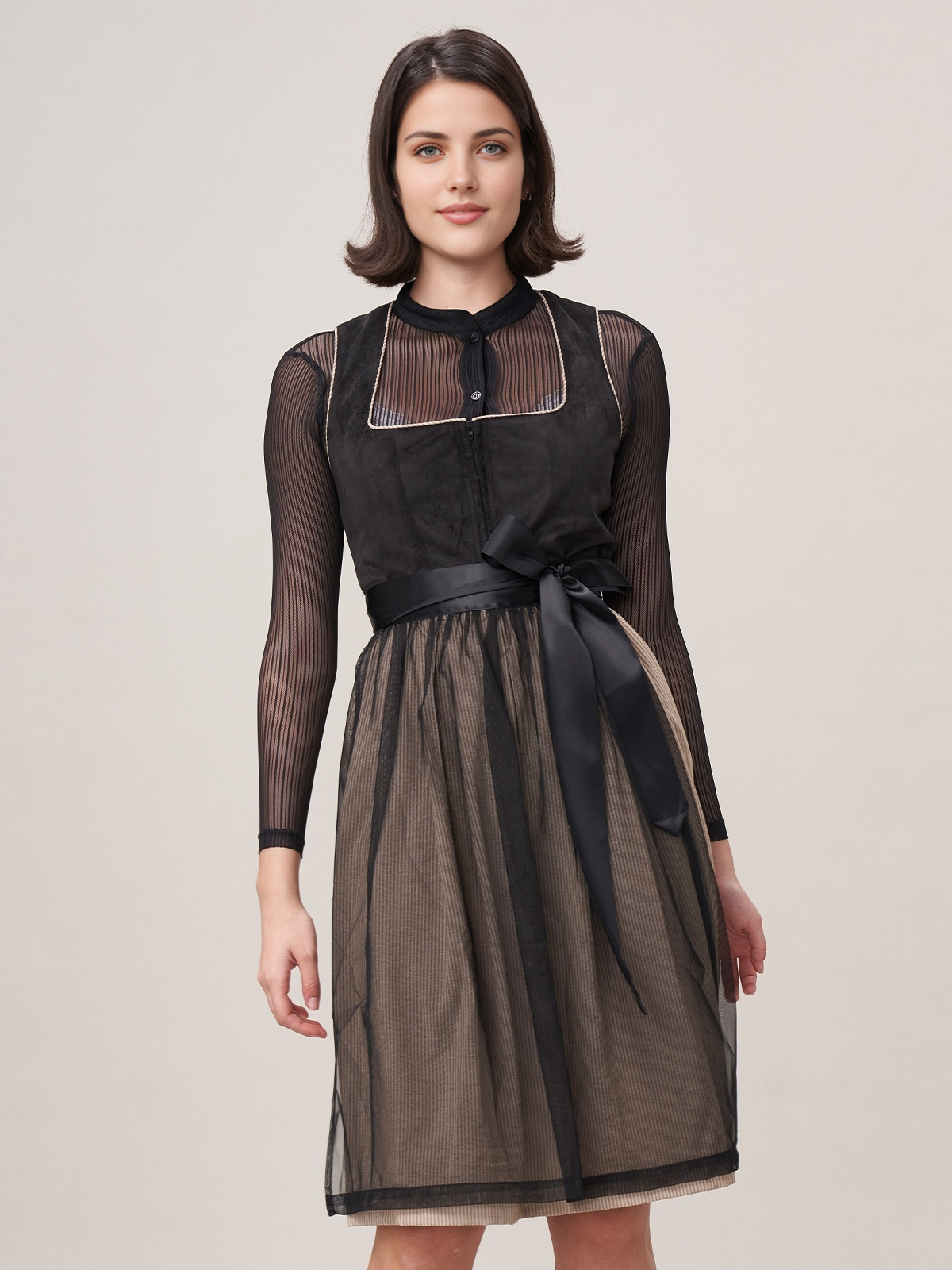 Elegantes schwarzes Ja Mei Dirndl mit modernem Schnitt