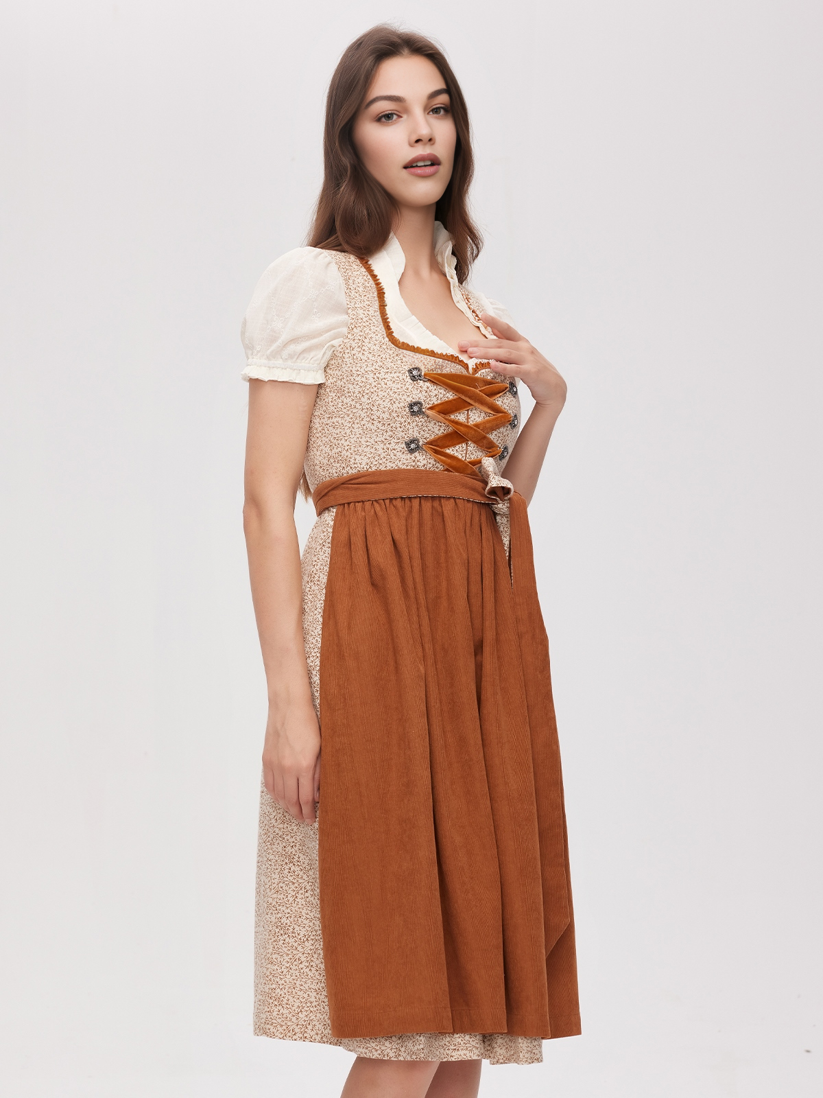 Elegantes braunes Dirndl