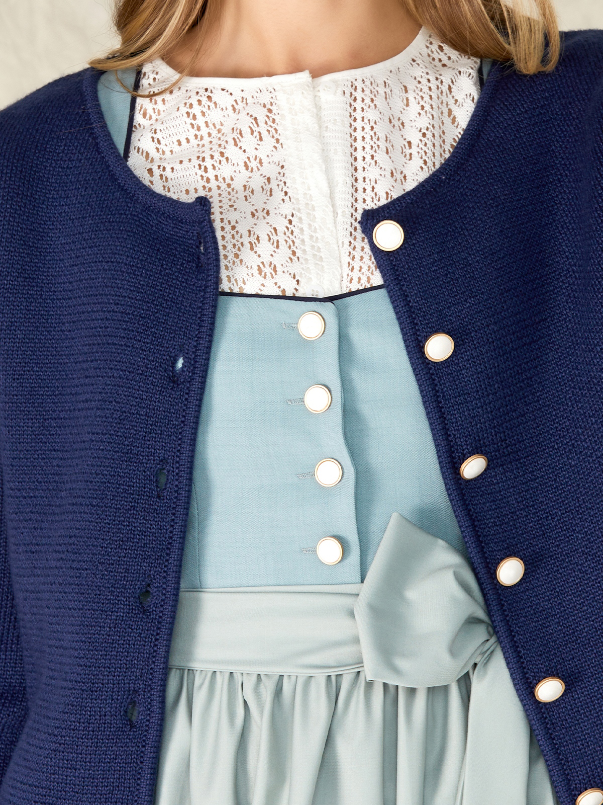 Modernes blaues Dirndl