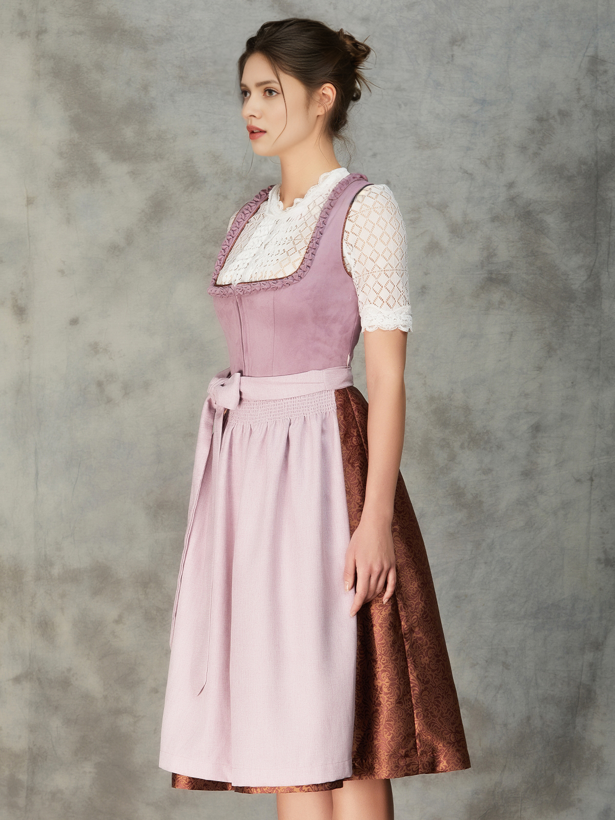 Modernes Dirndl mit Reißverschluss in Lila
