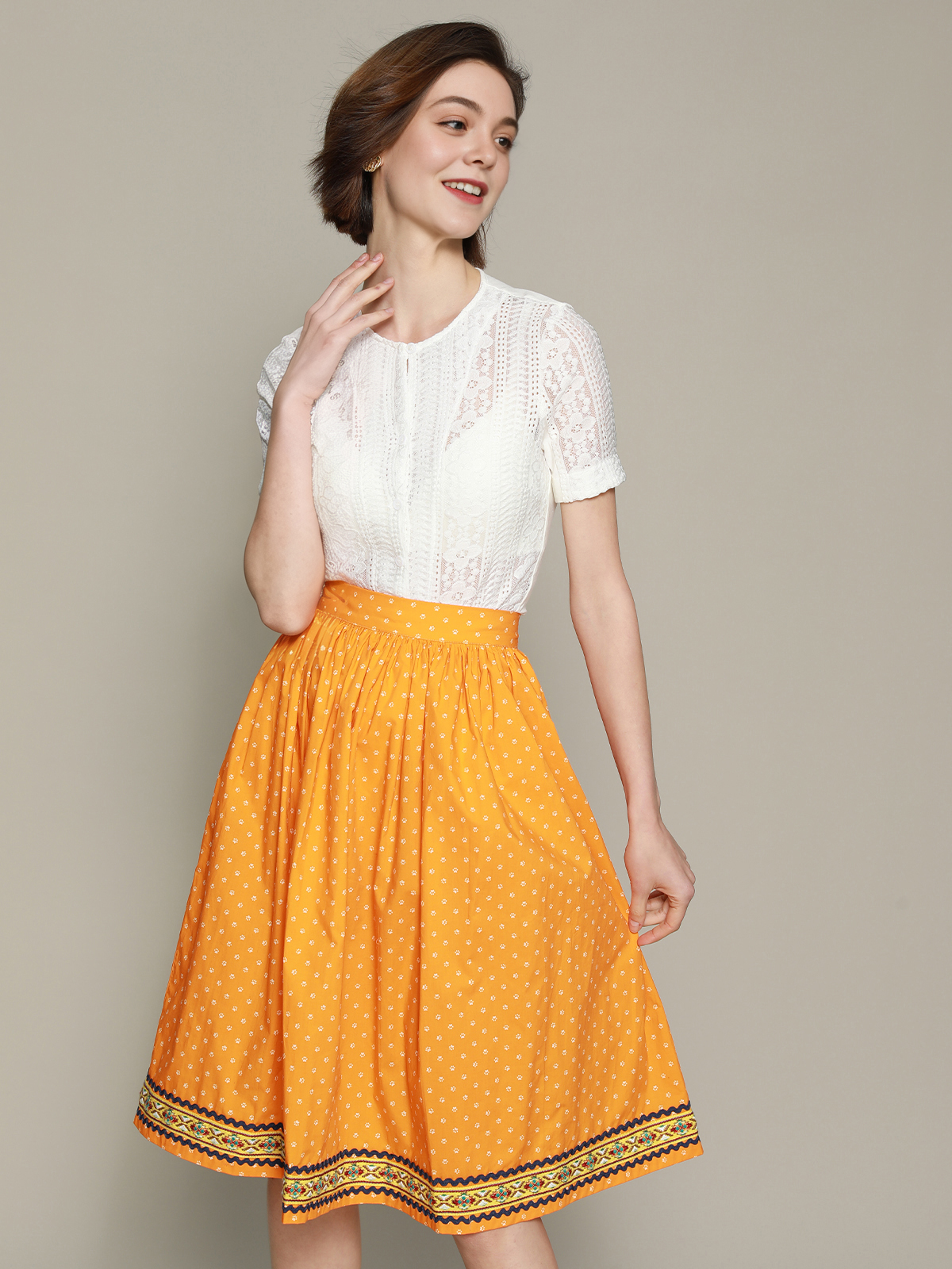 Dirndl in Gelb – strahlend und elegant
