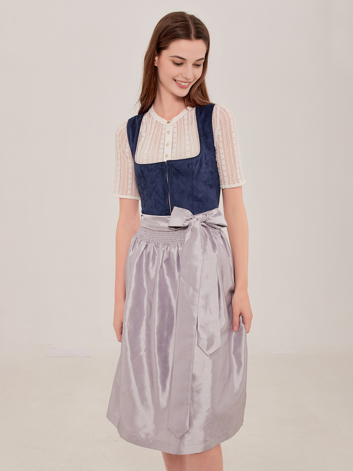 Dirndl in klassischem Blau