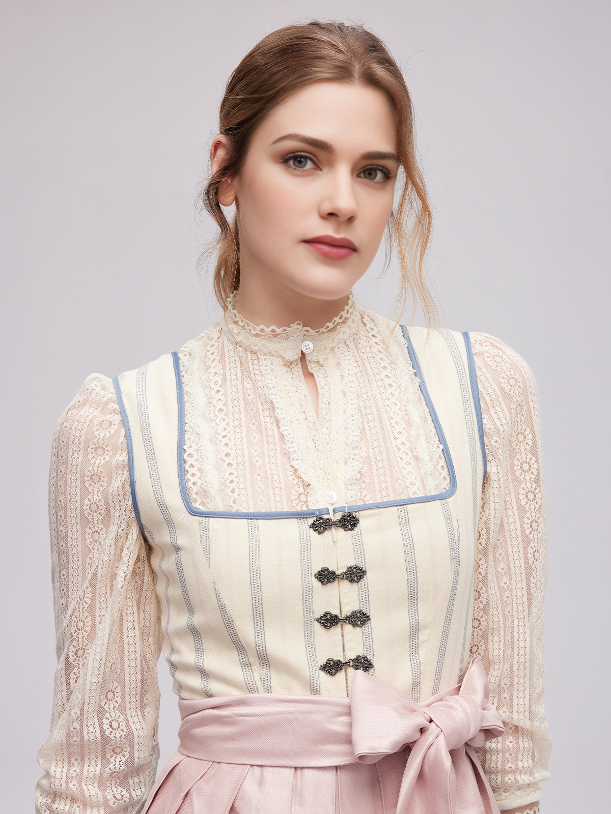 Ehreer Dirndl in Beige