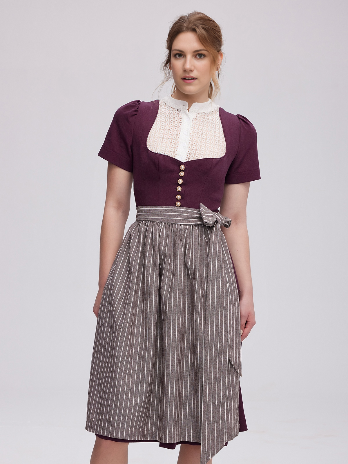 Dirndl in Lila mit rosa Akzenten