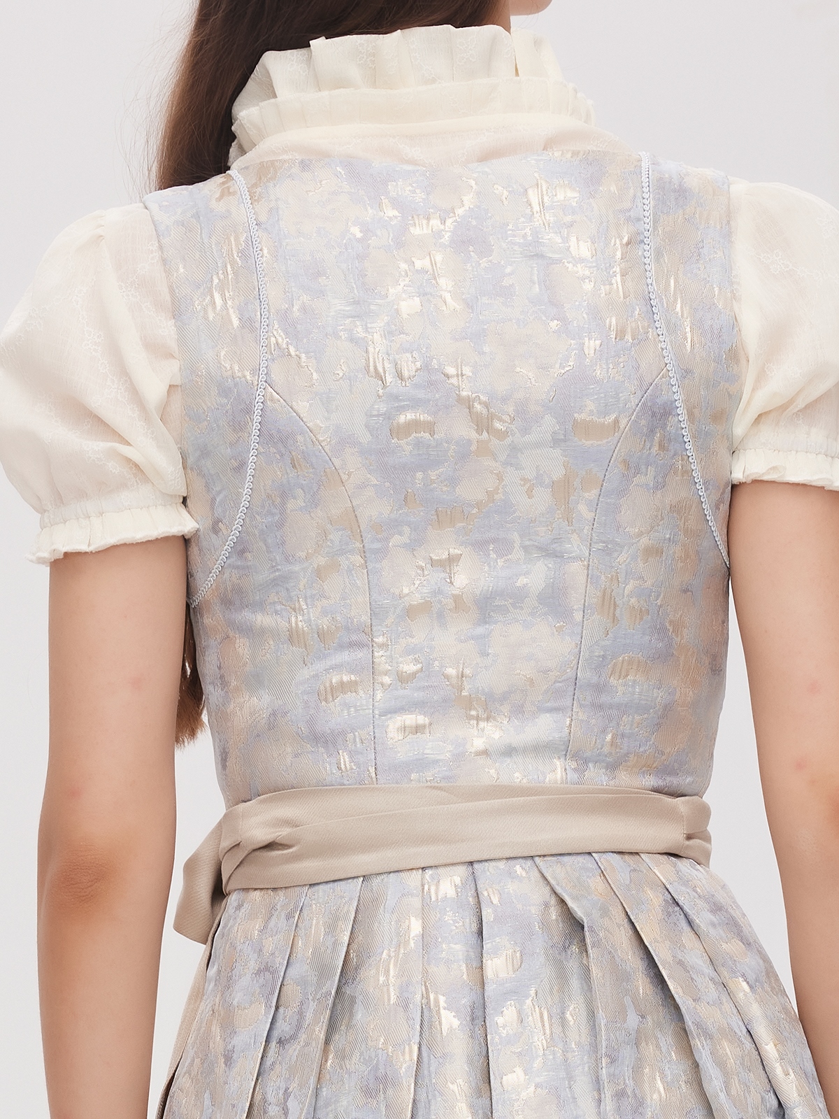 Elegantes blaues Dirndl mit modernem Schnitt