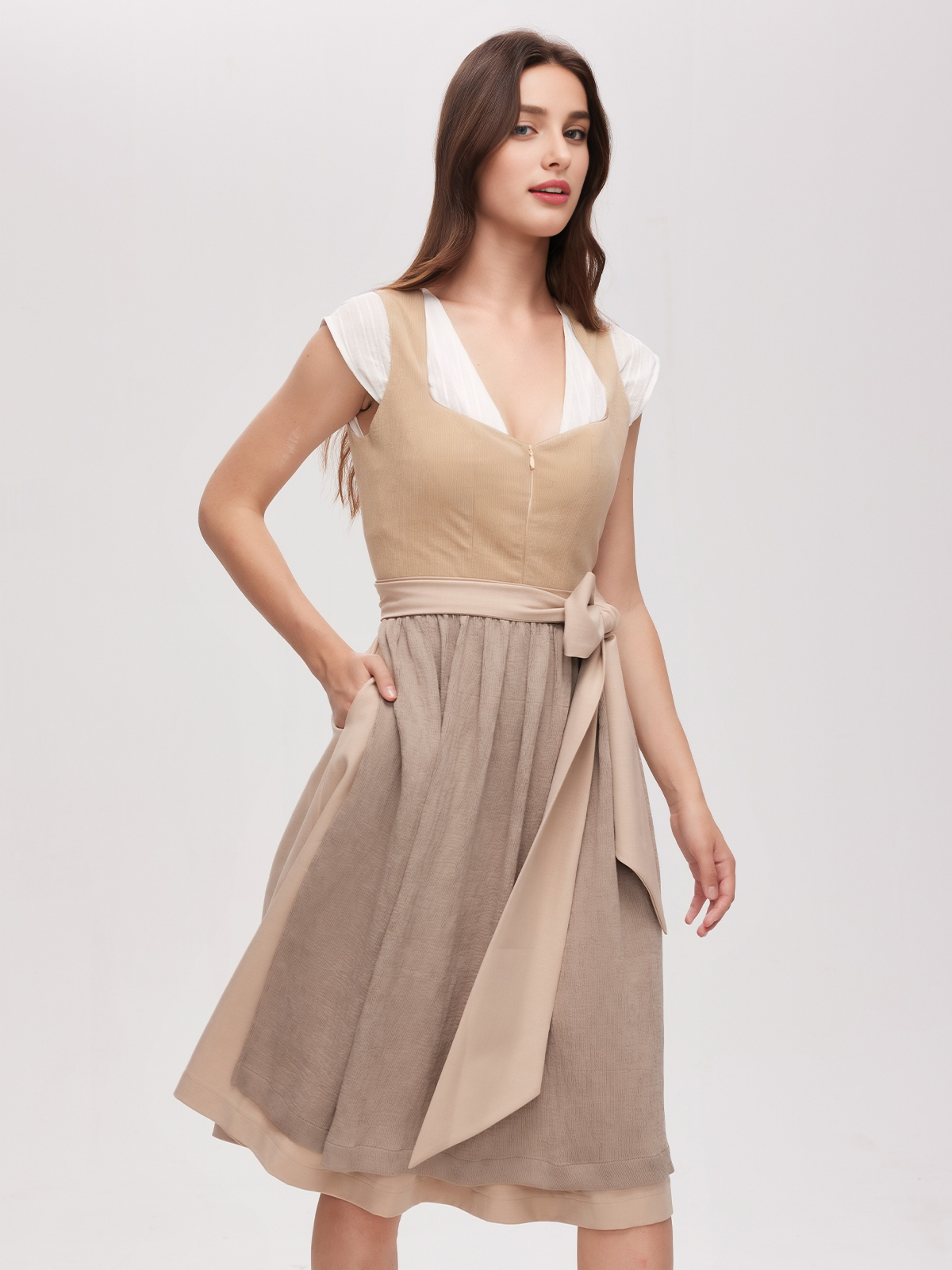 Ehreer Dirndl in Braun