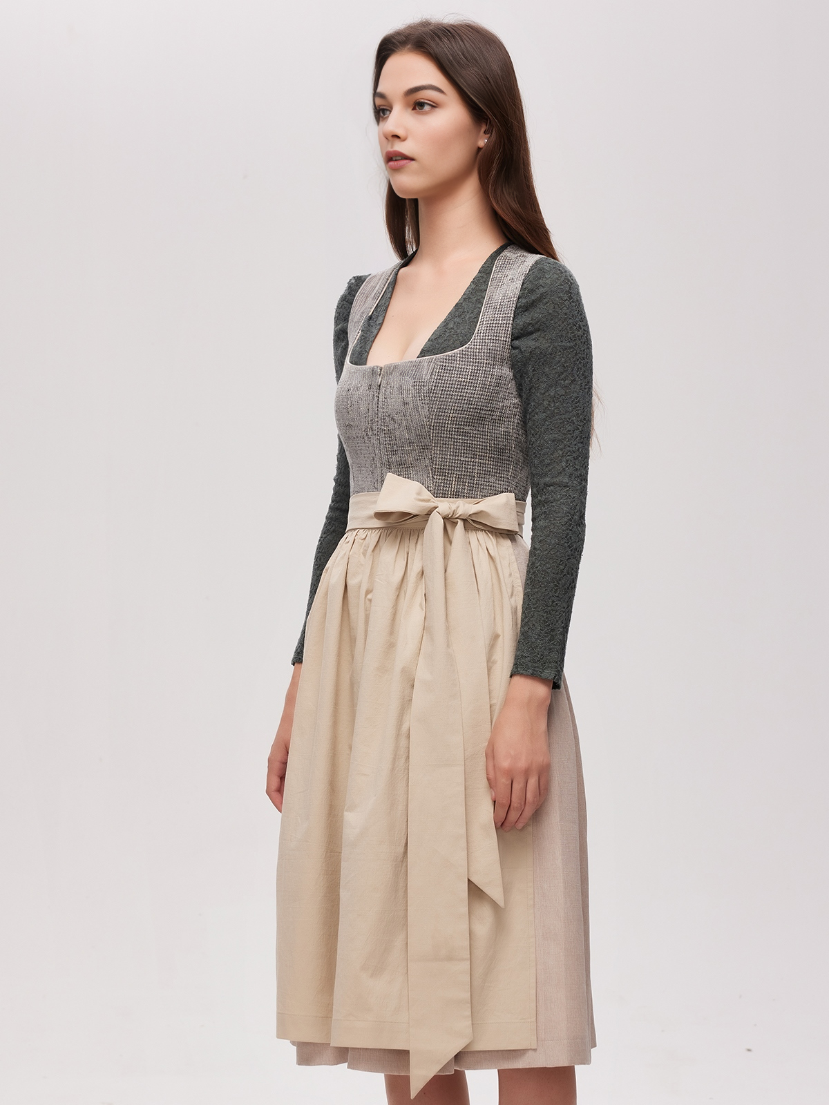 Dirndlbluse mit Spitze in Grün